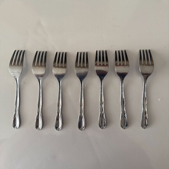 Vintage 7 Stainless Steel Salad Forks USA Chapel Hill Design Discontinued - Picture 2 of 2